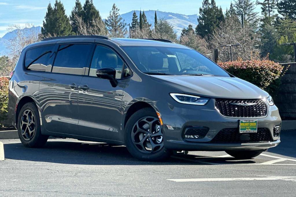 new 2025 Chrysler Pacifica Hybrid car, priced at $60,275