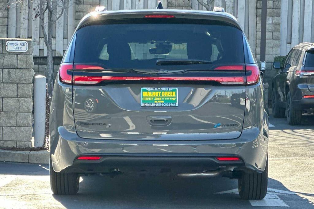 new 2025 Chrysler Pacifica Hybrid car, priced at $60,275