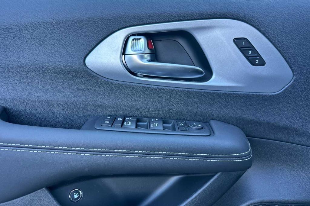 new 2025 Chrysler Pacifica Hybrid car, priced at $60,275