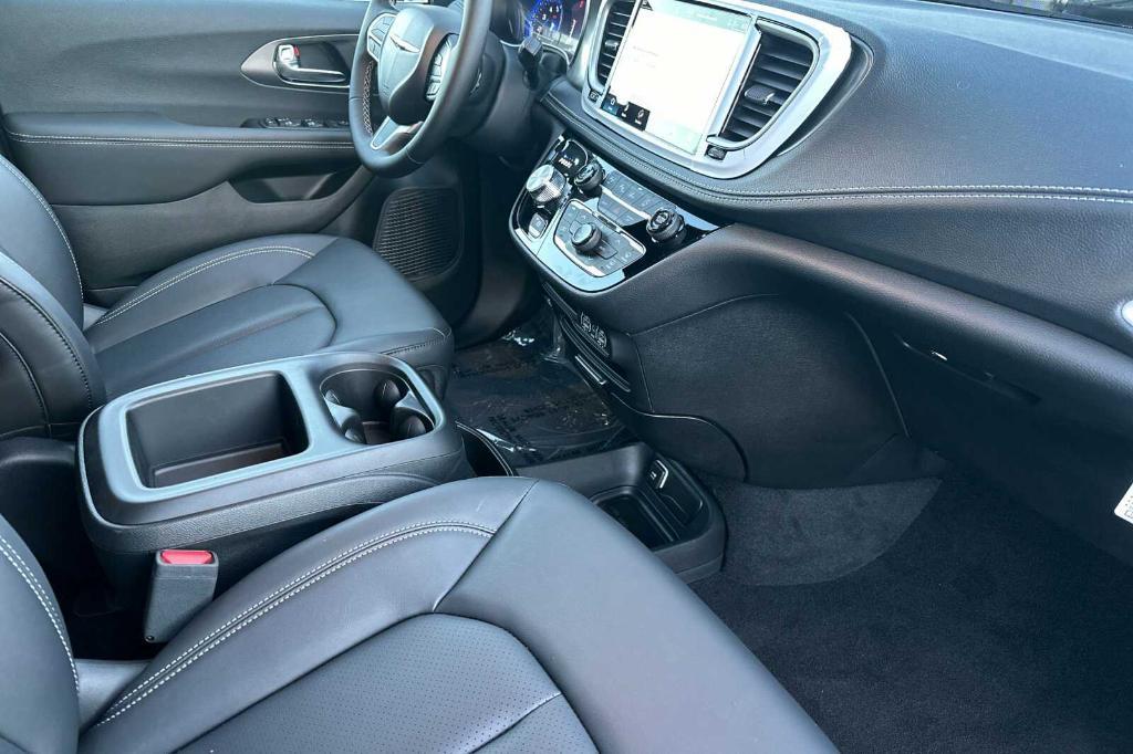 new 2025 Chrysler Pacifica car, priced at $48,420