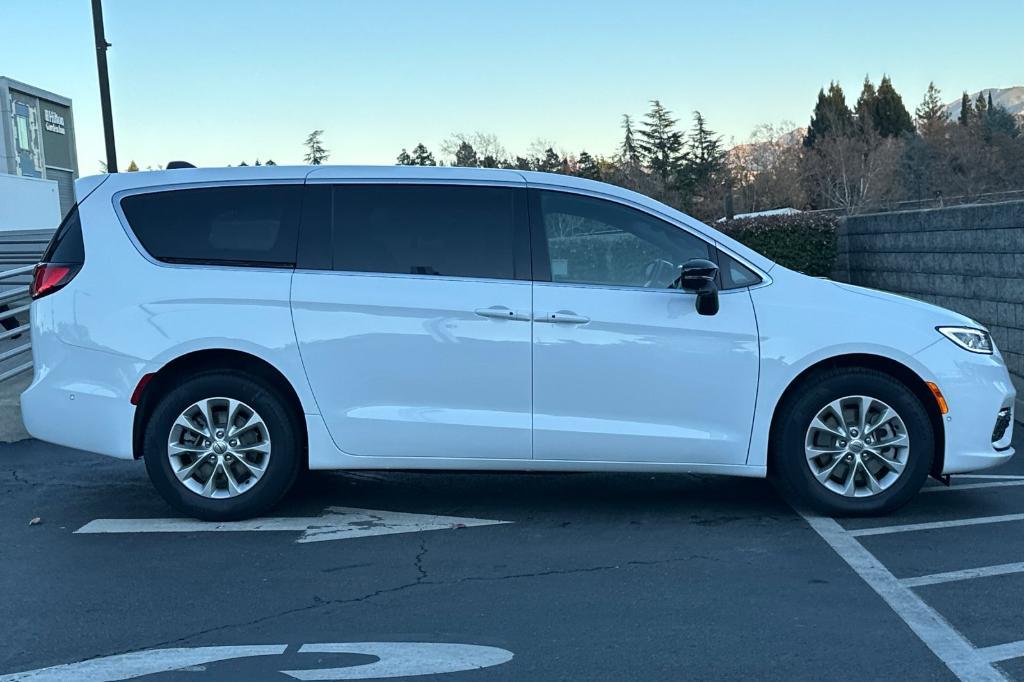 new 2025 Chrysler Pacifica car, priced at $48,420