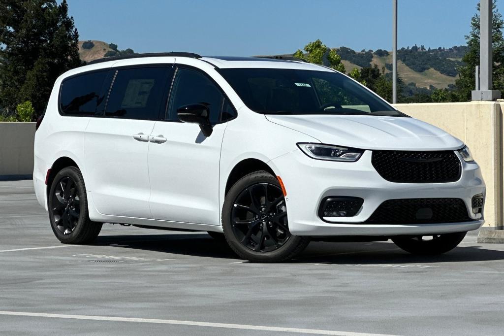 new 2025 Chrysler Pacifica car, priced at $56,535