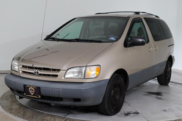 used 2000 Toyota Sienna car, priced at $3,795