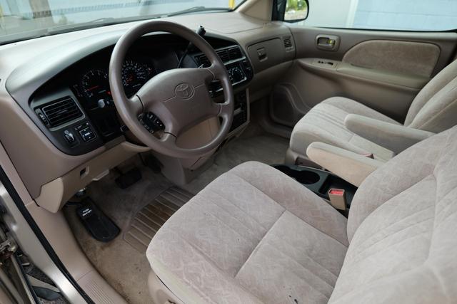 used 2000 Toyota Sienna car, priced at $3,795