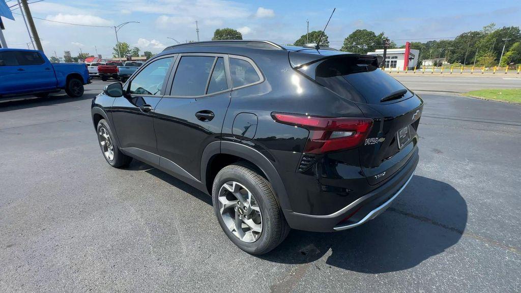 new 2025 Chevrolet Trax car, priced at $25,225