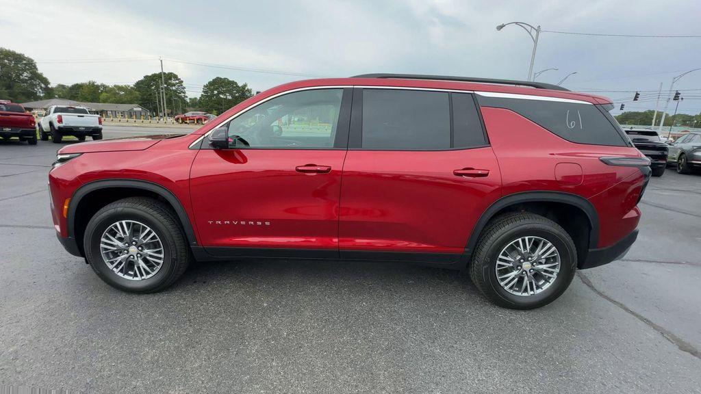 new 2026 Chevrolet Traverse car, priced at $43,880