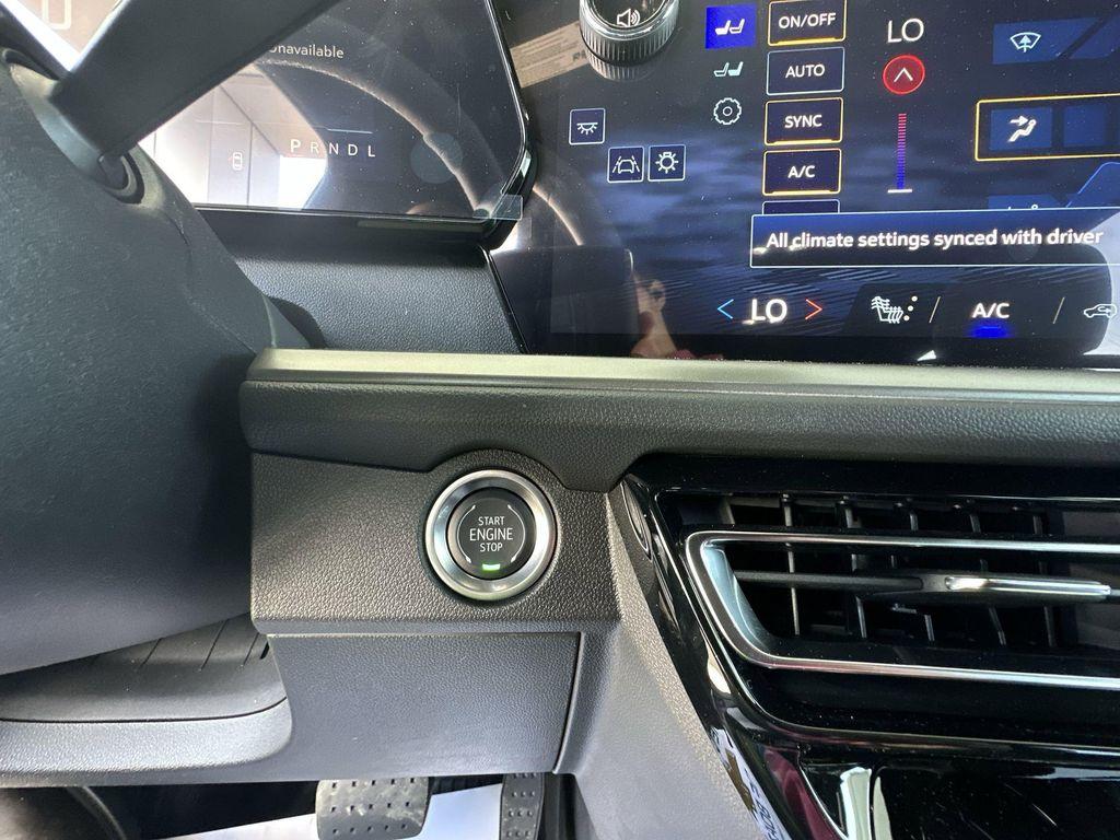 new 2025 Chevrolet Traverse car, priced at $39,747