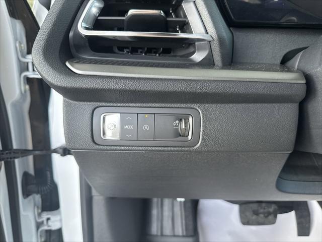 new 2025 Chevrolet Traverse car, priced at $42,085