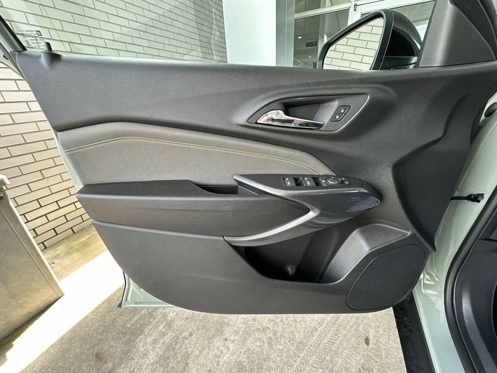 new 2025 Chevrolet Trax car, priced at $25,730