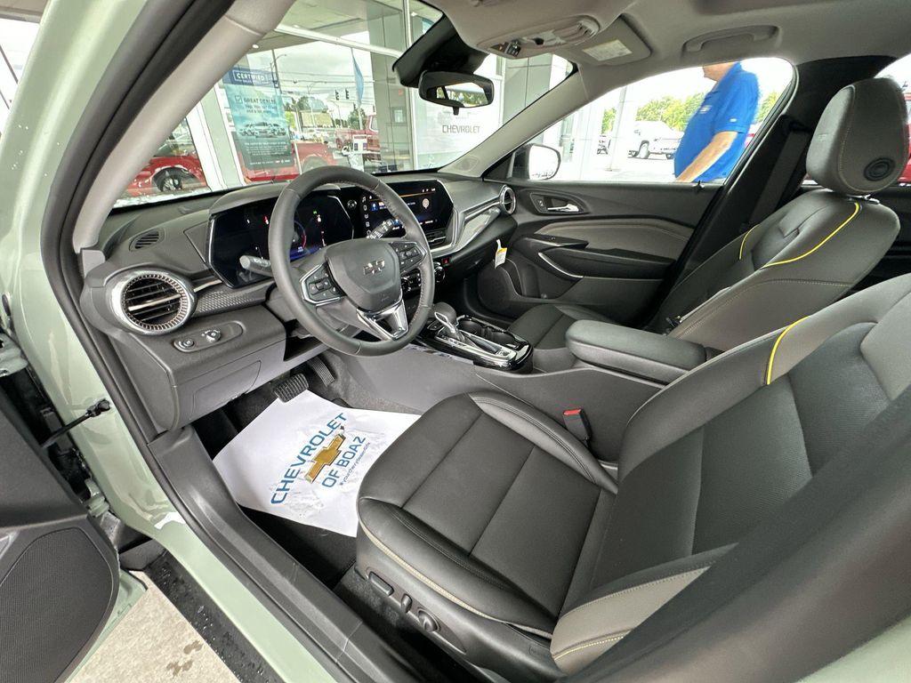 new 2025 Chevrolet Trax car, priced at $27,285