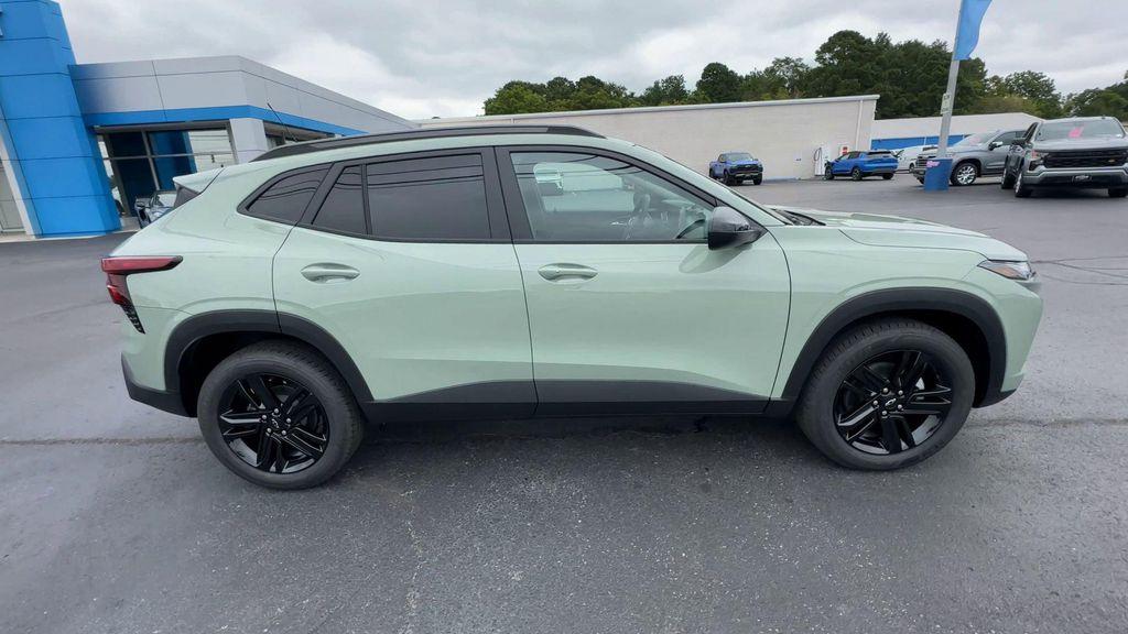 new 2025 Chevrolet Trax car, priced at $27,285