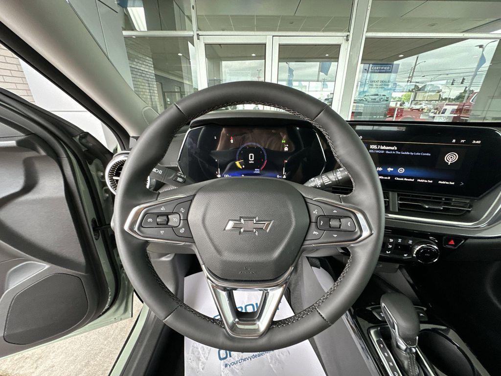 new 2025 Chevrolet Trax car, priced at $27,285