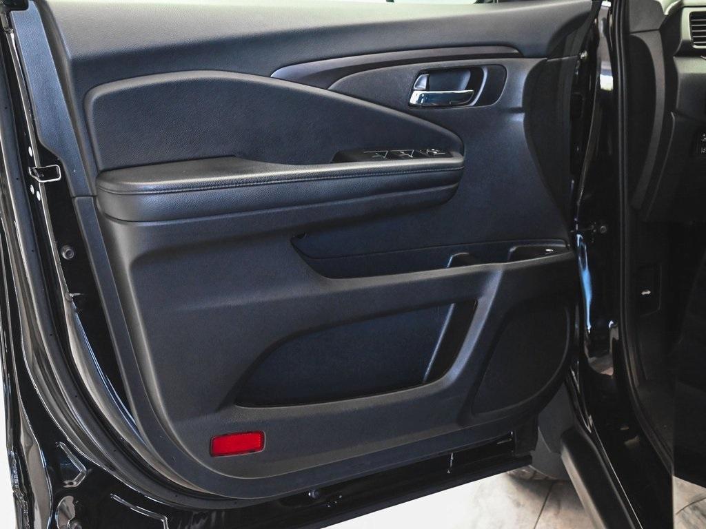used 2022 Honda Pilot car, priced at $28,990