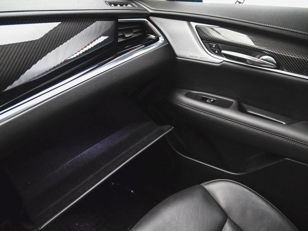 used 2024 Cadillac XT6 car, priced at $43,995