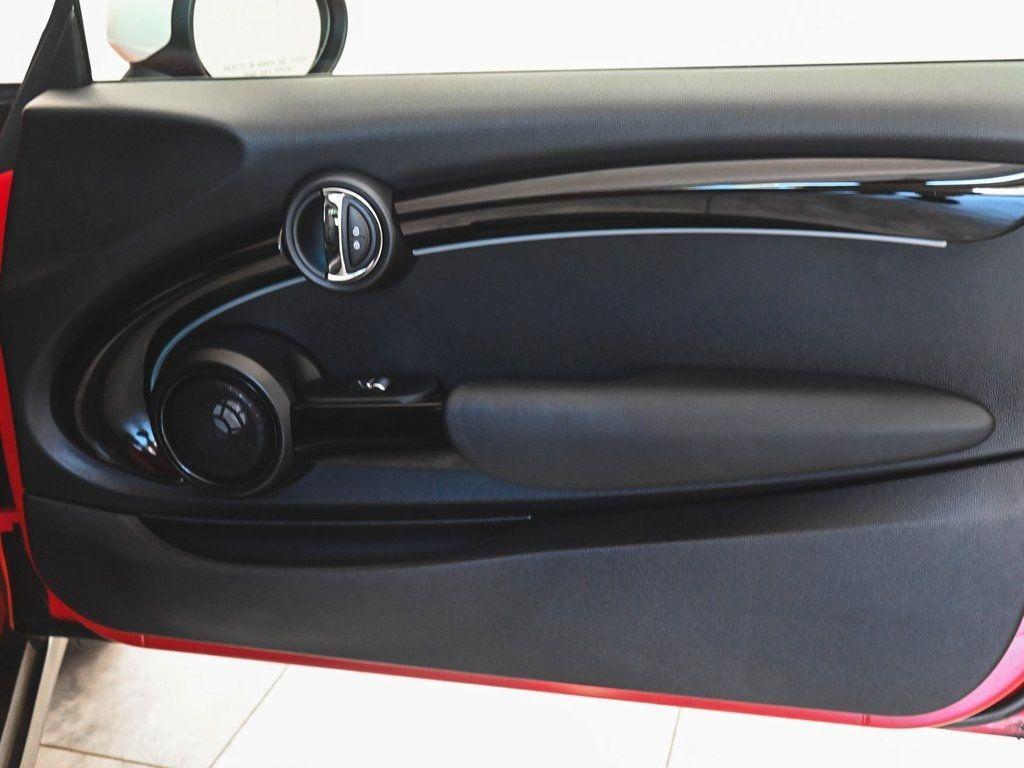 used 2023 MINI SE Hardtop car, priced at $18,995