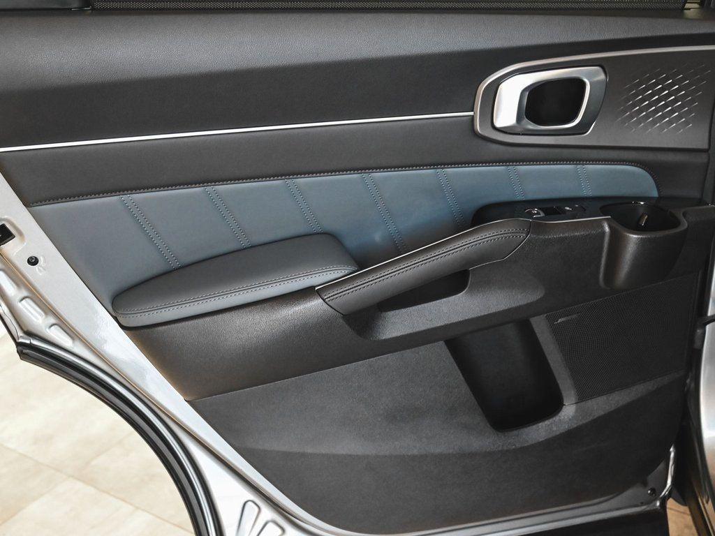used 2025 Kia Sorento Hybrid car, priced at $40,990