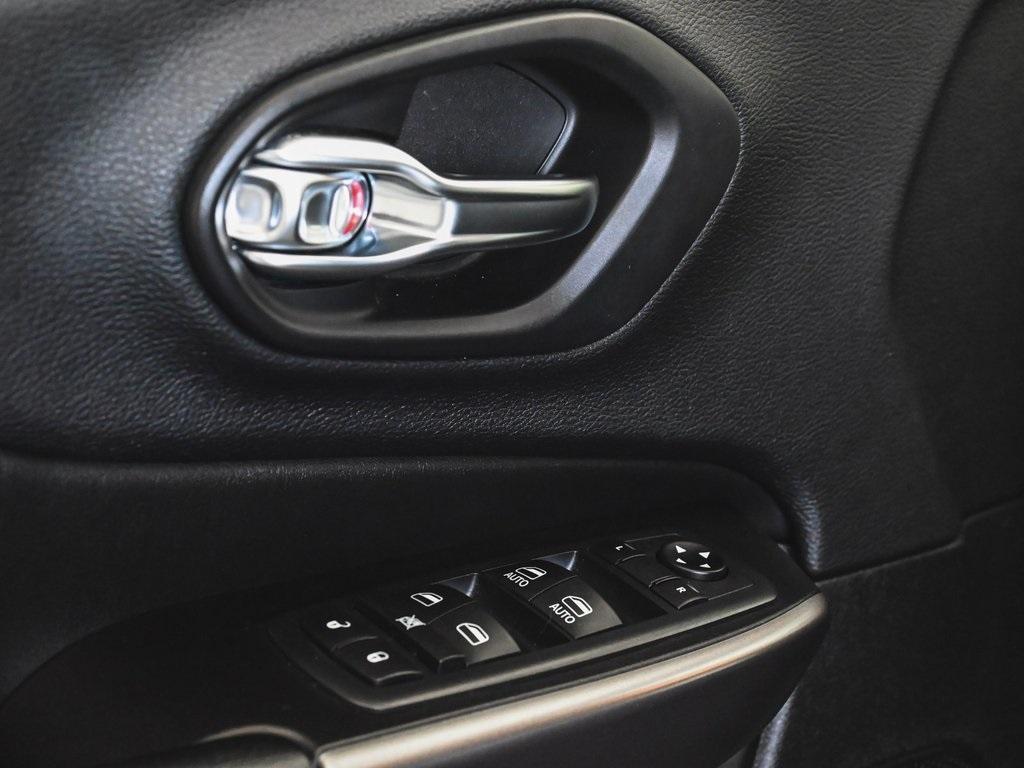 used 2020 Jeep Cherokee car, priced at $16,595