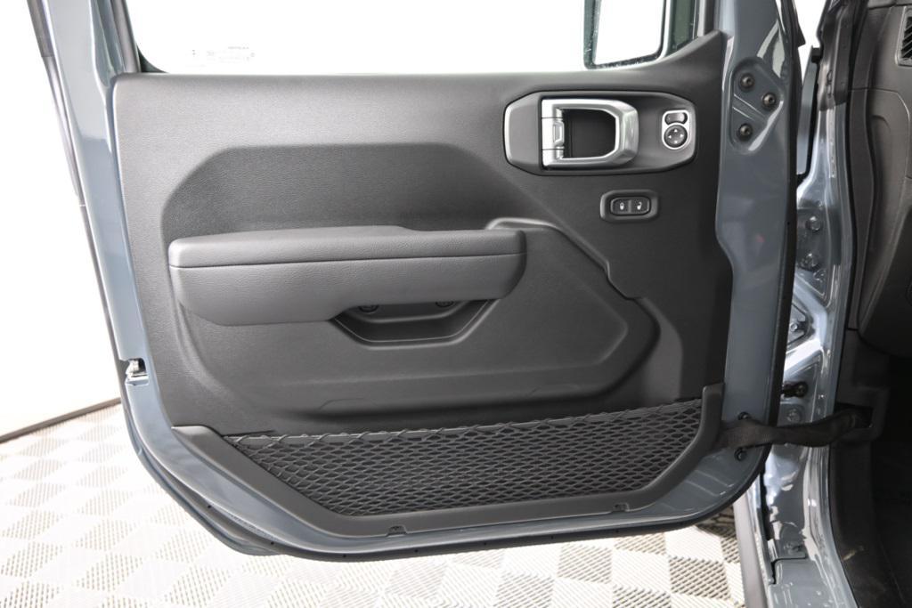 new 2025 Jeep Gladiator car, priced at $47,999
