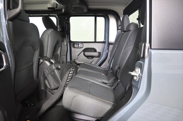 new 2025 Jeep Gladiator car, priced at $49,199