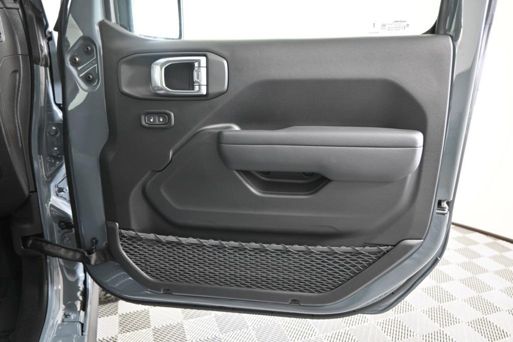 new 2025 Jeep Gladiator car, priced at $47,999