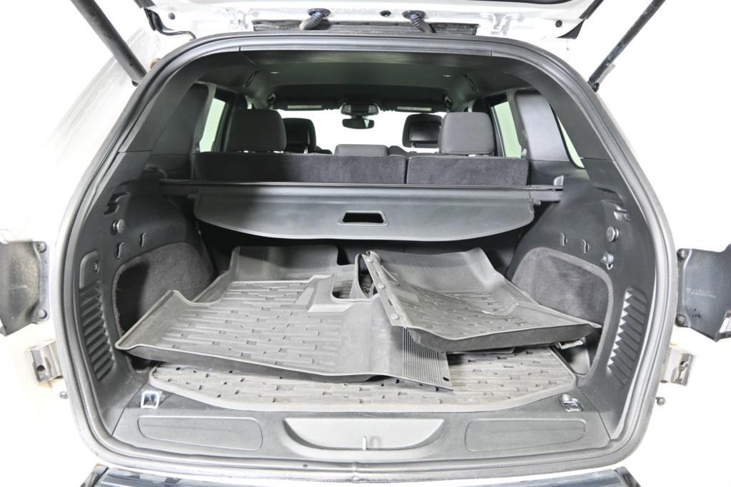 used 2018 Jeep Grand Cherokee car, priced at $17,195