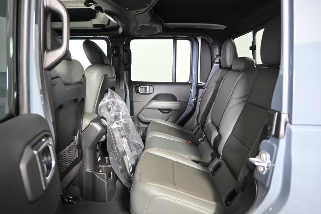 new 2025 Jeep Gladiator car, priced at $60,570