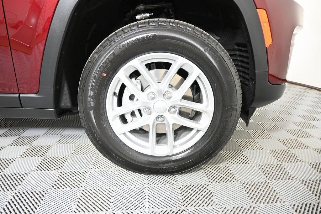 new 2025 Jeep Grand Cherokee car, priced at $37,999