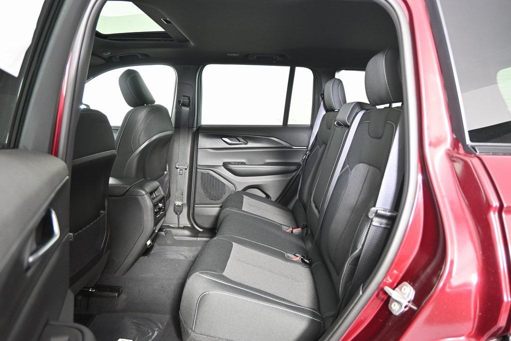 new 2025 Jeep Grand Cherokee car, priced at $37,999