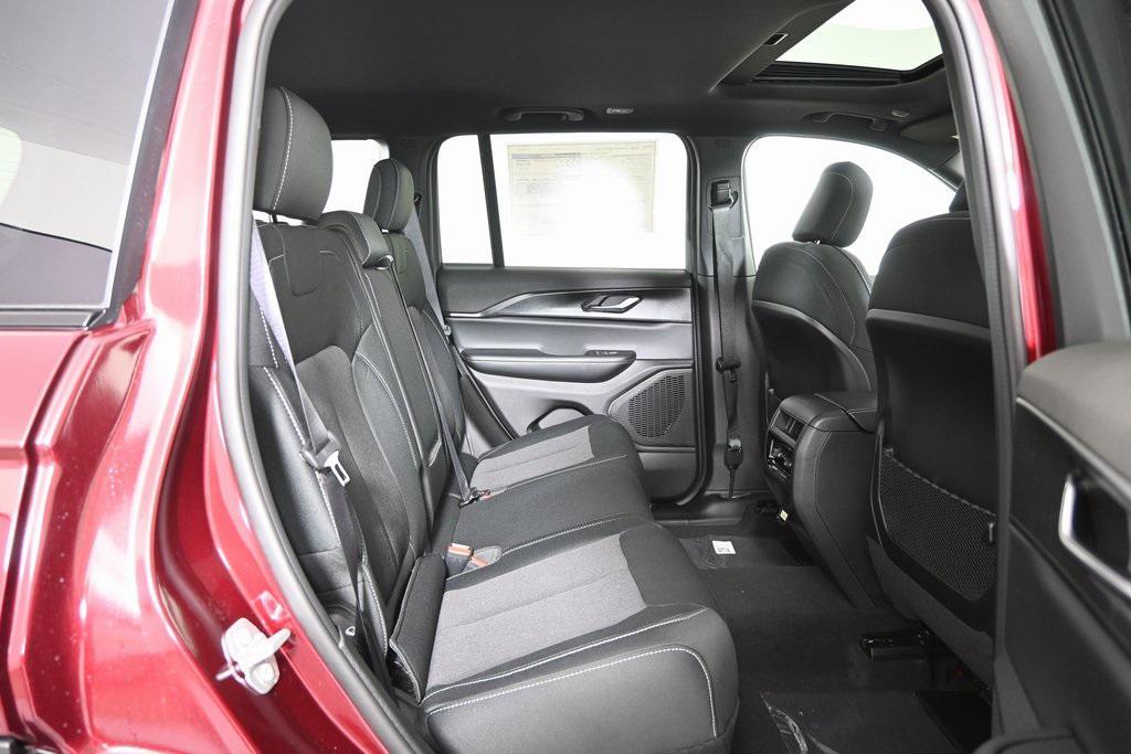 new 2025 Jeep Grand Cherokee car, priced at $37,999