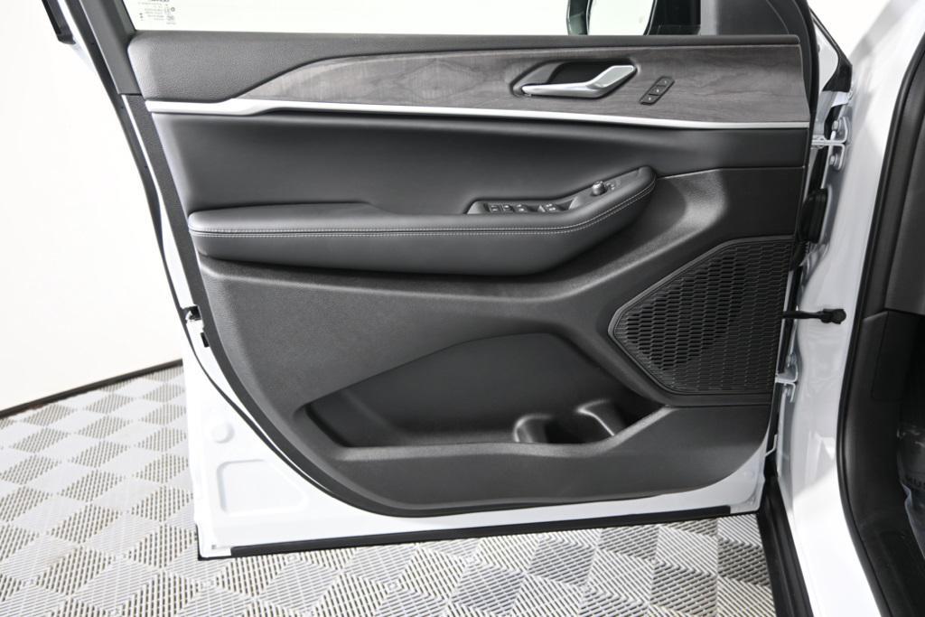 new 2025 Jeep Grand Cherokee L car, priced at $50,199