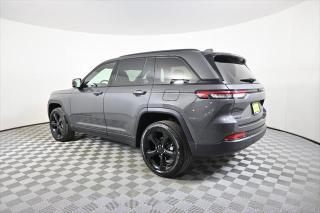 new 2025 Jeep Grand Cherokee car, priced at $45,999