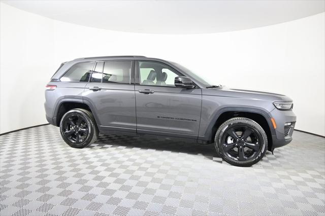 new 2025 Jeep Grand Cherokee car, priced at $45,999