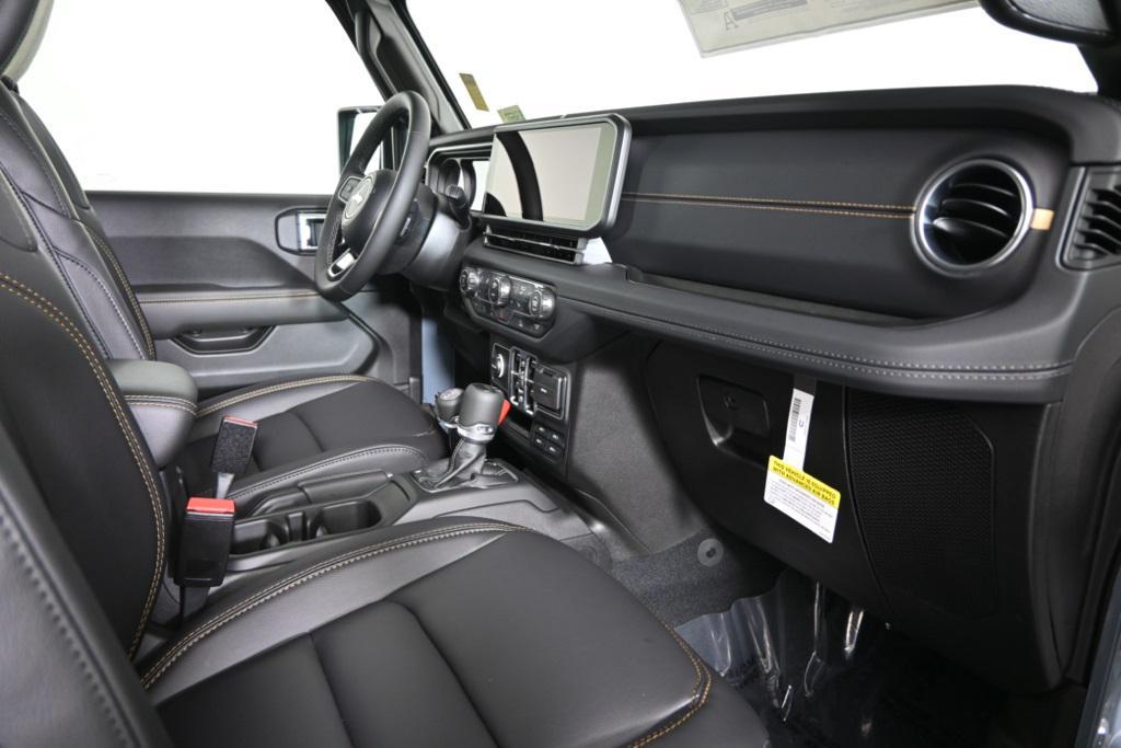 new 2025 Jeep Gladiator car, priced at $46,399