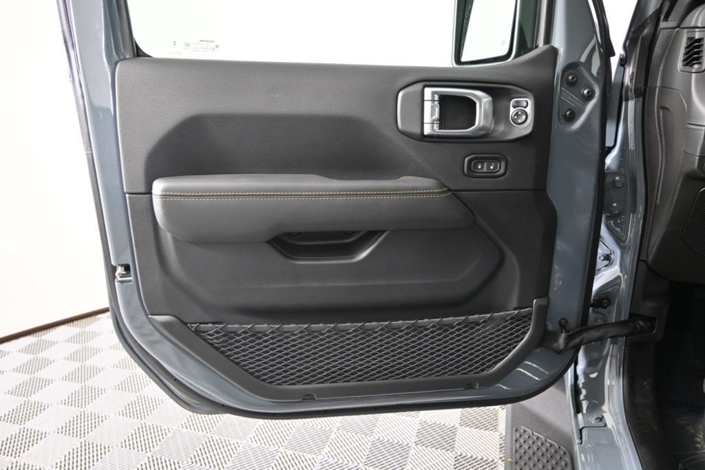 new 2025 Jeep Gladiator car, priced at $46,399