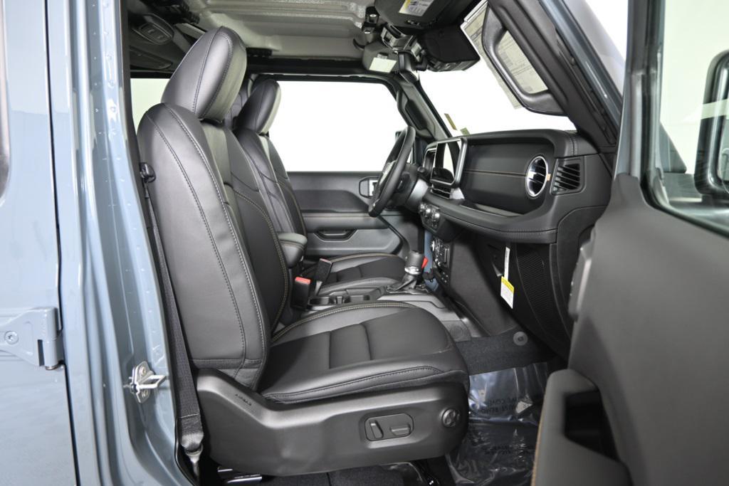 new 2025 Jeep Gladiator car, priced at $46,399