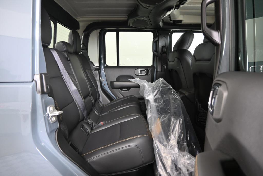 new 2025 Jeep Gladiator car, priced at $46,399