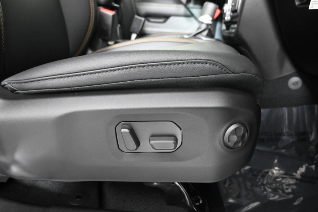 new 2025 Jeep Gladiator car, priced at $46,399