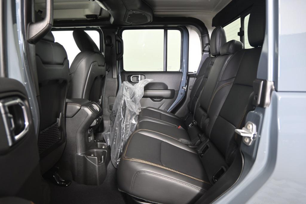 new 2025 Jeep Gladiator car, priced at $46,399