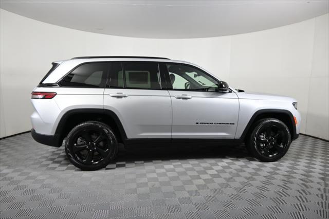 new 2025 Jeep Grand Cherokee car, priced at $48,999