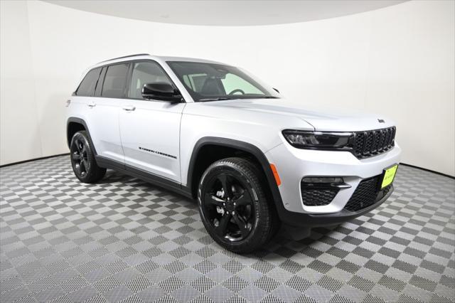 new 2025 Jeep Grand Cherokee car, priced at $48,999