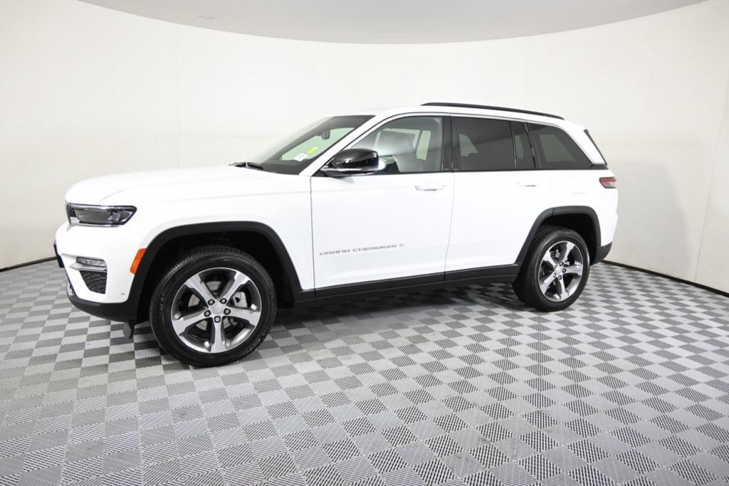 new 2025 Jeep Grand Cherokee car, priced at $47,299