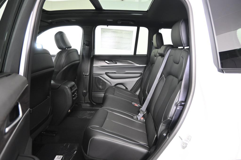 new 2025 Jeep Grand Cherokee car, priced at $47,299