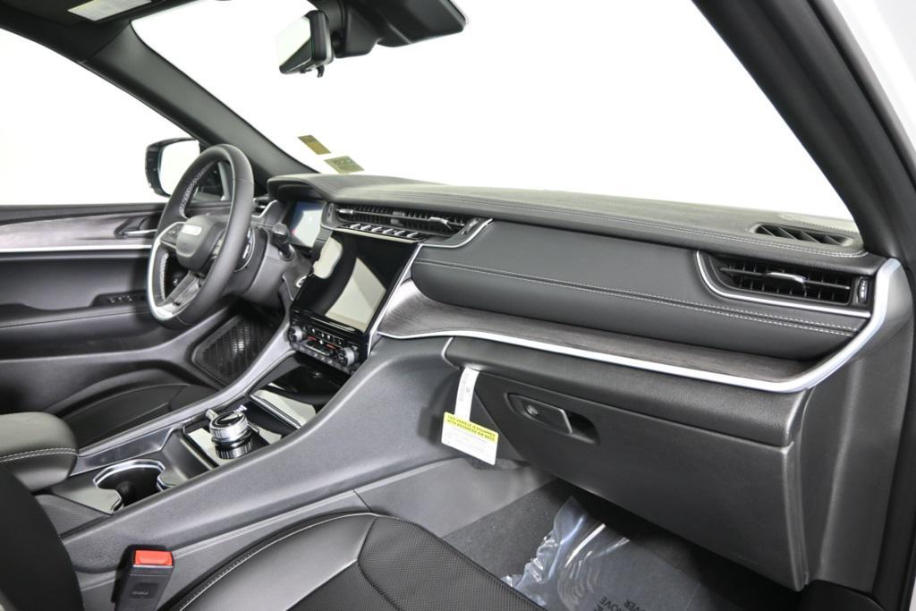 new 2025 Jeep Grand Cherokee car, priced at $47,299