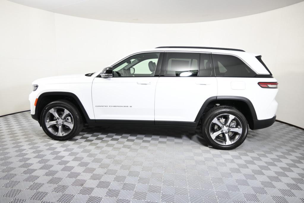 new 2025 Jeep Grand Cherokee car, priced at $47,299