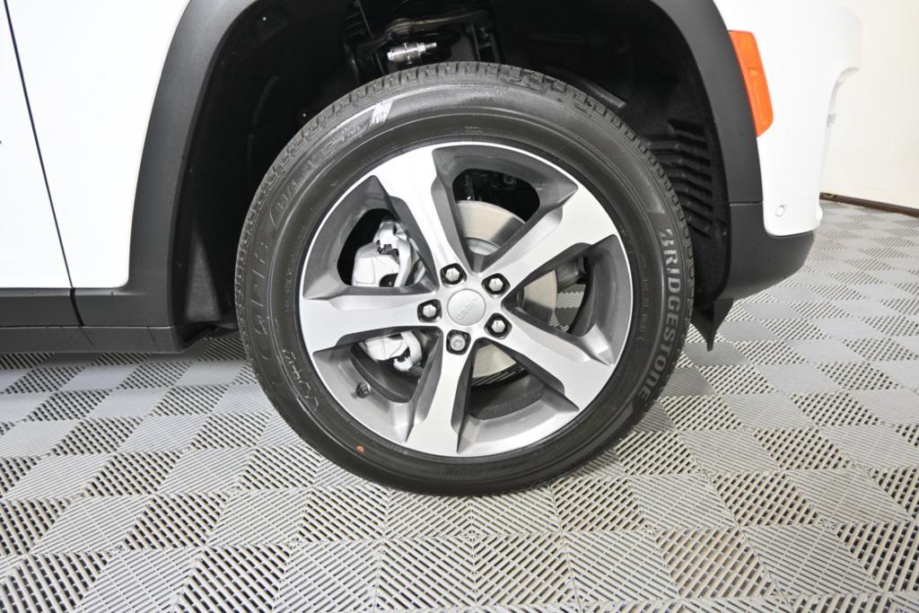 new 2025 Jeep Grand Cherokee car, priced at $47,299