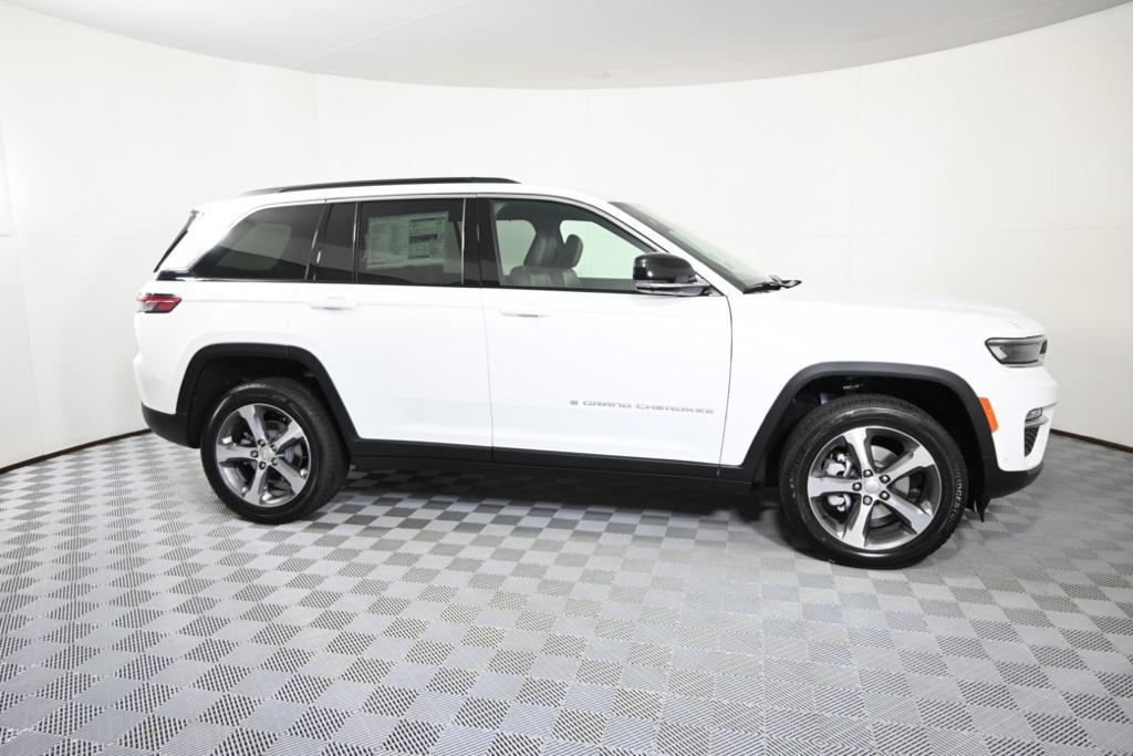 new 2025 Jeep Grand Cherokee car, priced at $47,299