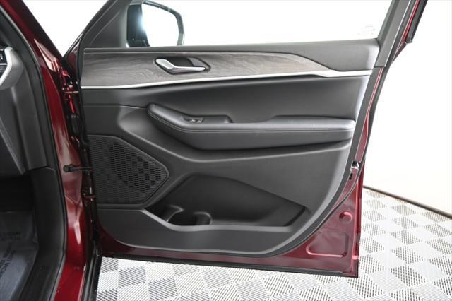 new 2025 Jeep Grand Cherokee car, priced at $47,599