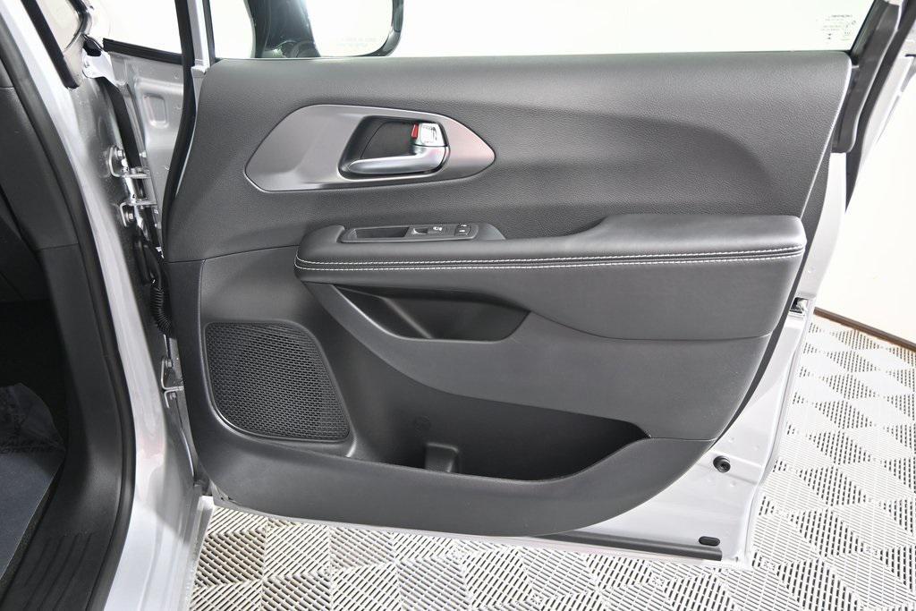 new 2026 Chrysler Pacifica car, priced at $42,799