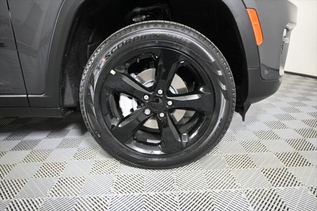 new 2025 Jeep Grand Cherokee car, priced at $51,199