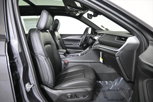 new 2025 Jeep Grand Cherokee car, priced at $51,199